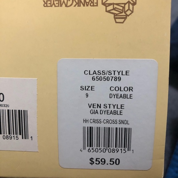 David’s Bridal crisscrossed sandal heels - Picture 4 of 4